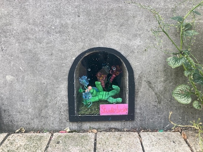 Wie goed kijkt in Tilburg ziet het nu: kleine kunstwerkjes verstopt in oude schoenschrapers in de bi