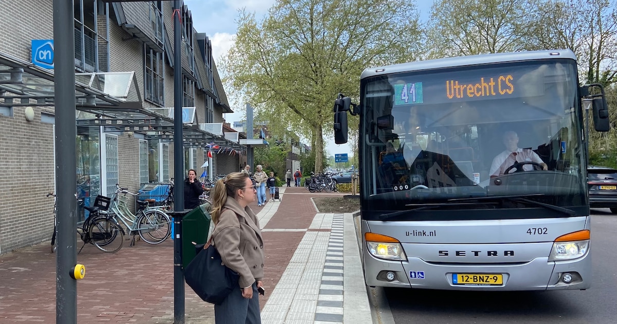 Wethouder pakt bus naar Wijk bij Duurstede met gedeputeerde en busbaas
