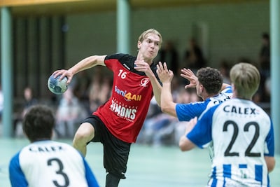 Handballer Youri de Vries legt de lat hoog bij Artemis’15 na galavoorstelling: ‘Play-offs om kampioe