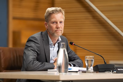 Day five of COVID-19 hearings: ‘Schoof texted: Hugo actually wants to do everything himself’