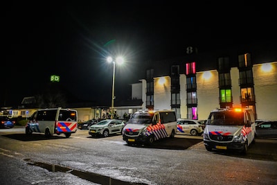 Grote politie-inzet en aanhoudingen bij hotel waar COA is gevestigd