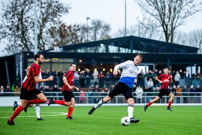 Voormalig Woezik-speler doet oude club flink pijn: belangrijke zege voor DIO’30 • Orion gelijk in su