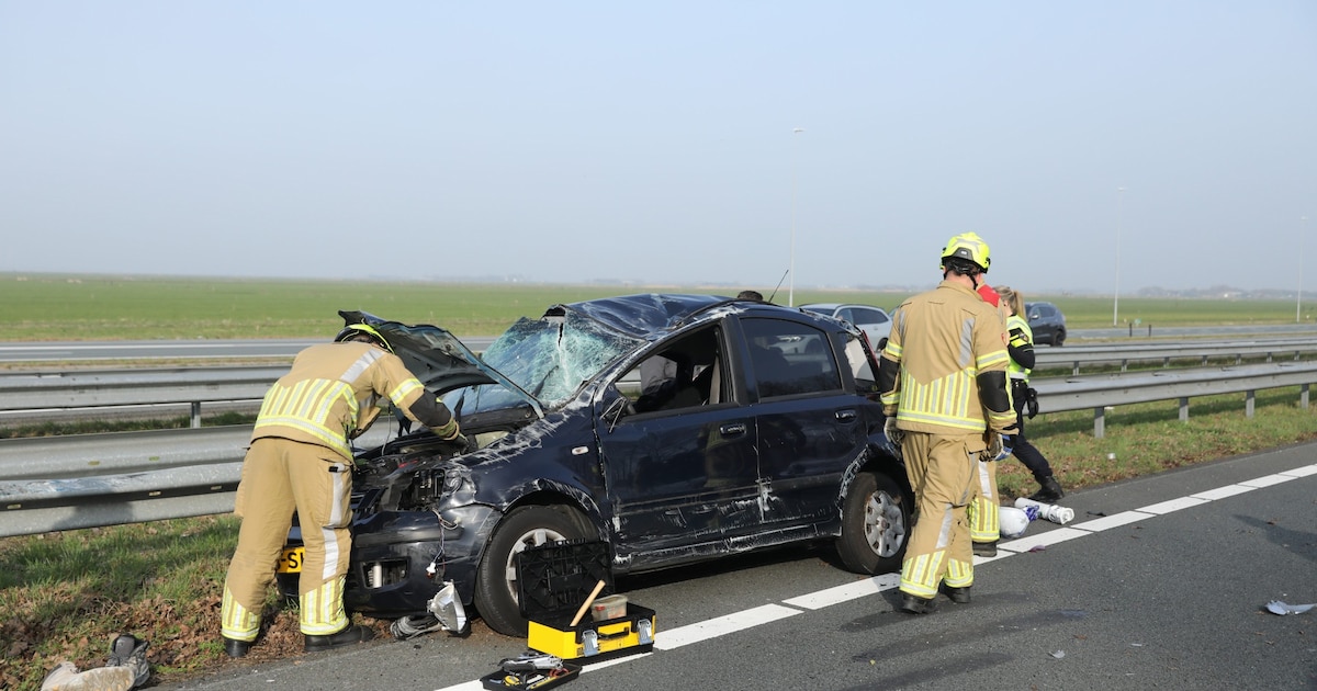 Veel schade en twee gewonden na botsing op A1, twee rijstroken dicht bij Baarn
