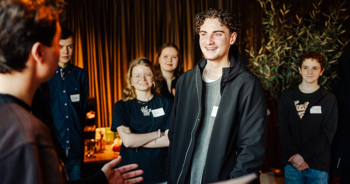 Milan Hofstede (16) uit Den Dolder spreekt tijdens Nationale Herdenking op de Dam