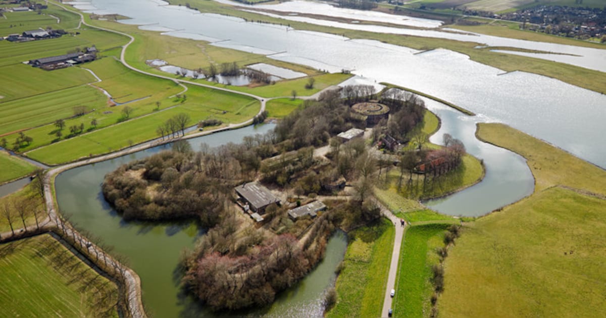 Oud-burgemeester van Houten Wouter de Jong zet zich in voor Fort Honswijk