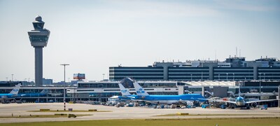 Oud-werknemer van Defensie opgepakt op Schiphol om corruptie
