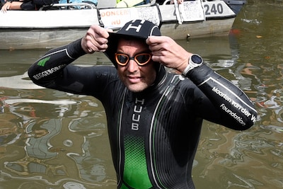 Domper voor Maarten van der Weijden: zwemmer staakt zwemtocht definitief