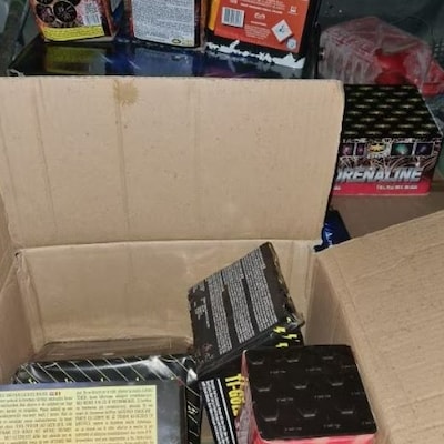 Johan was op pad met honderden kilo’s vuurwerk in zijn bestelbus