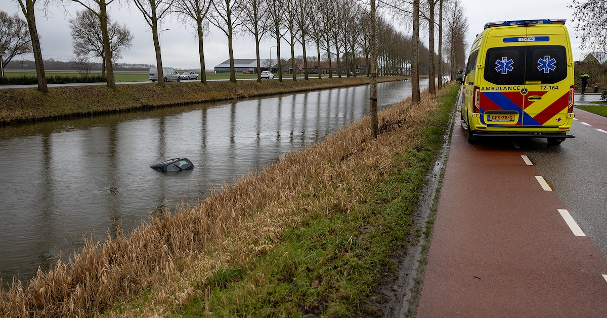 Auto te water in Abbenes, bestuurder ongedeerd