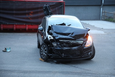 Automobilist verlaat uitrit en ziet andere auto over het hoofd in Lunteren