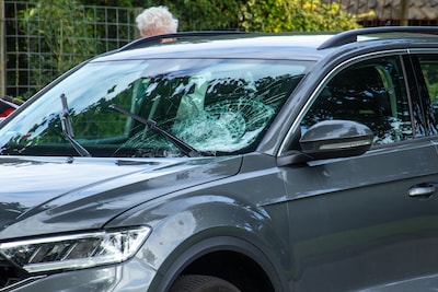 Gewonde na botsing tussen auto en brommer in Dronten