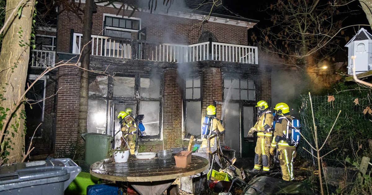 Grote brand in woning aan Koninginneweg, kerststukje vermoedelijke oorzaak