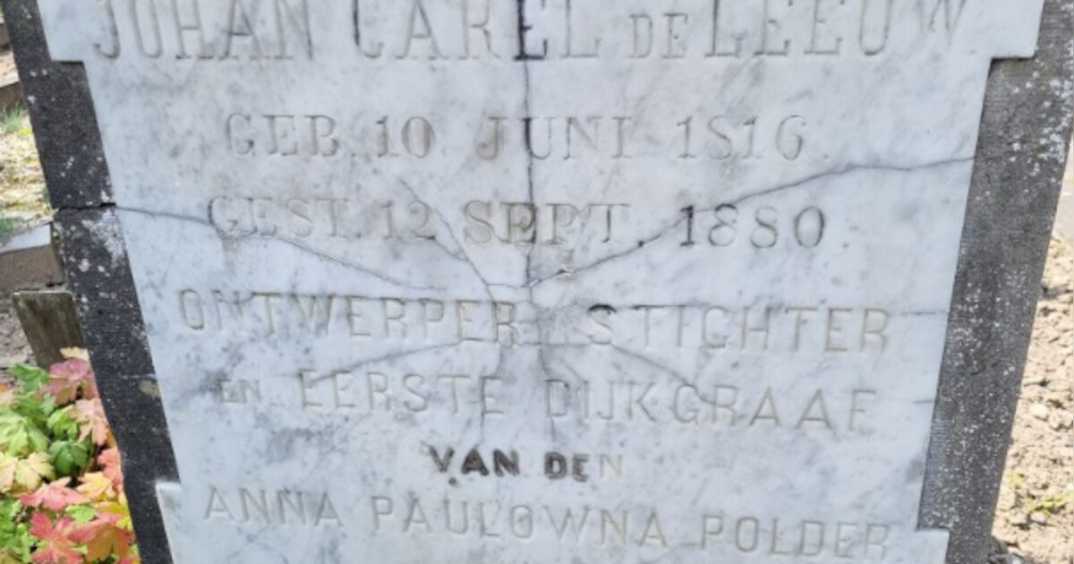Gedenkteken van oud-burgemeester Johan Carel de Leeuw hersteld op begraafplaats Anna Paulowna