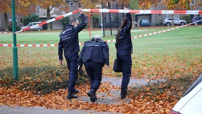 Dode vrouw in park aangetroffen in Oss, politie doet onderzoek