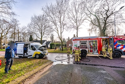 Dakdekkers grijpen snel in bij brand in eigen bus in Heelsum