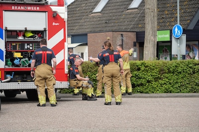 Apotheek ontruimd vanwege gaslek in winkelcentrum Oosterhout, monteur nagekeken in ambulance