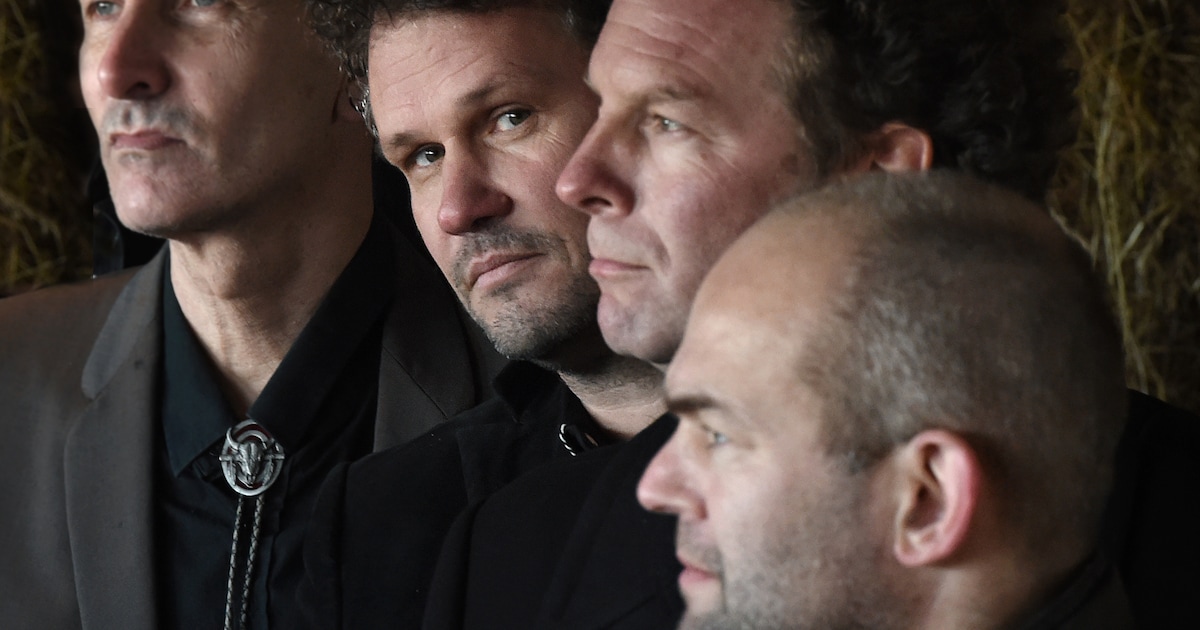 Band brengt na jaren weer muziek uit, opgedragen aan hun overleden producer Louis (62) | Foto