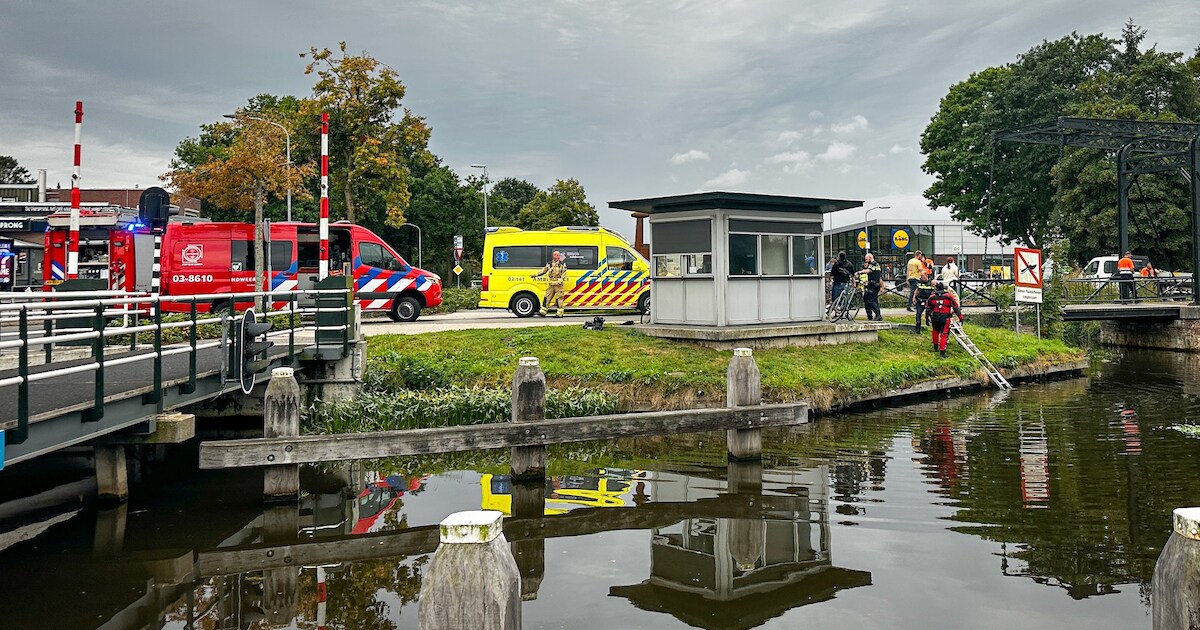 Persoon te water Zijtak OZ in Nieuw-Amsterdam