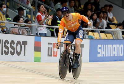 Getergde Lavreysen blijft op koers voor achtste wereldtitel sprint: ‘Hoop morgen te laten zien hoe het wel moet’