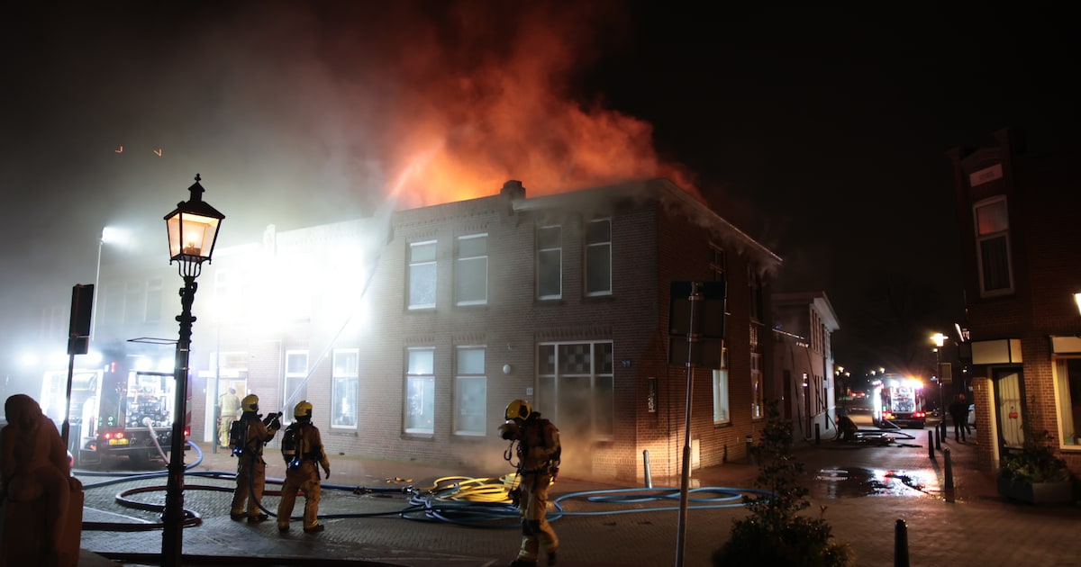 Grote brand op Voorstraat in Poeldijk
