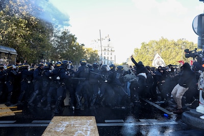 Franse politie grijpt weer in bij schoolprotesten in Parijs