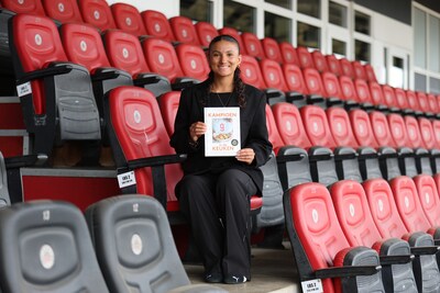 Passie voor eten en betaald voetbal gaan hand in hand: Sabrine Ellouzi schrijft kookboek voor jonge meiden