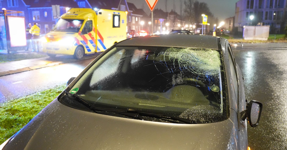 Voetganger geschept door auto op Bedumerweg in Groningen, slachtoffer ...