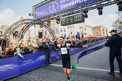 Sensationeel parcoursrecord bij Stevensloop voor regionale topatleet Frank Futselaar • Ethiopische M