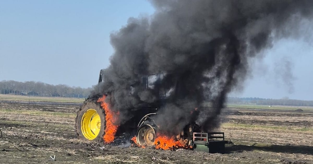 Tractor gaat in vlammen op in weiland bij Exloo