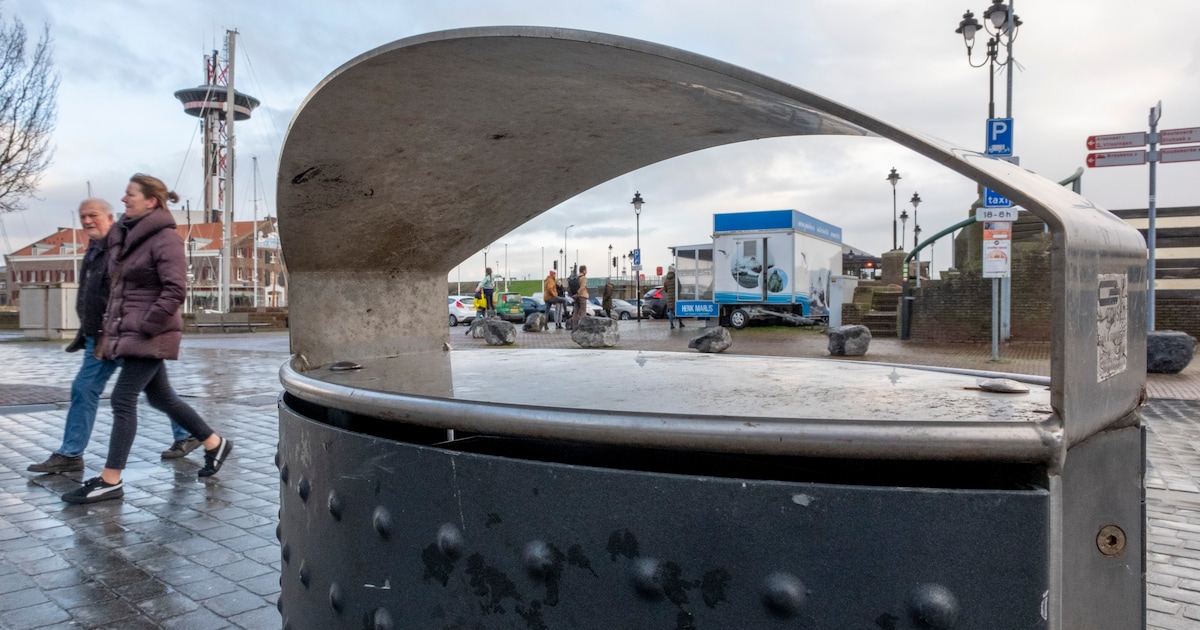 Prullenbakken rond jaarwisseling afgesloten in Ridderkerk