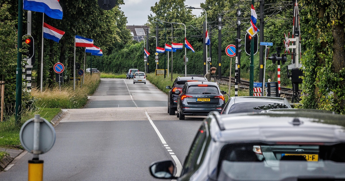 Overal die wapperende (omgekeerde) vlaggen als protest: mag dat eigenlijk zomaar?