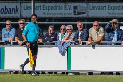 Na ruim 600 wedstrijden vindt elftalleider Jan het mooi geweest: ‘Best vreemd, je hoorde altijd alles’