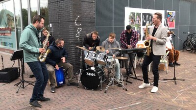 Edese scholieren exposeren twee weken kunstwerken over engagement in centrum