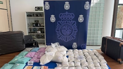 Nederlander (23) met koffer vol drugs betrapt op Ibiza, in zijn loods in Rotterdam vindt politie nog