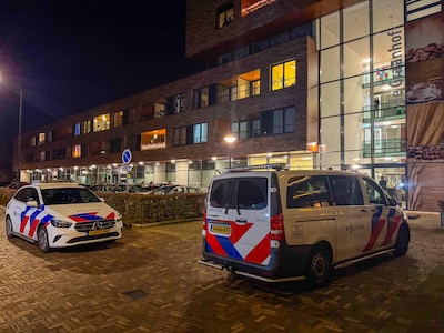 Man in seniorencomplex Apeldoorn overvallen, politie spreekt van ‘laffe daad’