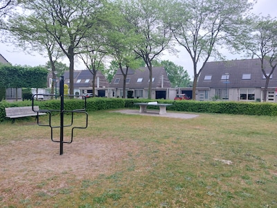 Buurt in Heesch in opstand tegen stroomhuisje bij speelveld: ‘Desnoods betalen we zelf die 70 meter 