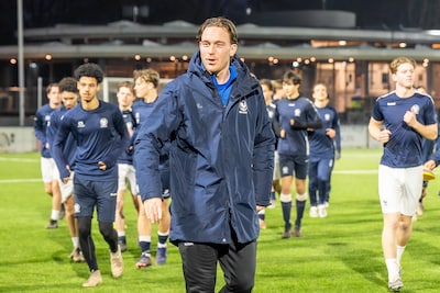 Voetbaltrainer Wesley Bierens maakt indruk op 23-jarige leeftijd: ‘Een jaar op toneel heeft me echt 