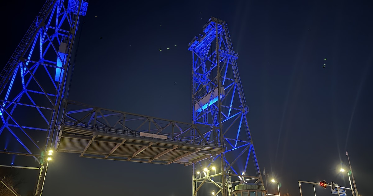 Hefbrug Waddinxveen al urenlang in storing, hinder voor auto’s en fietsers
