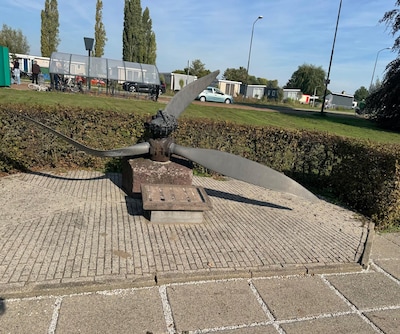 Bronzen plaquette van oorlogsmonument voor de tweede keer gestolen