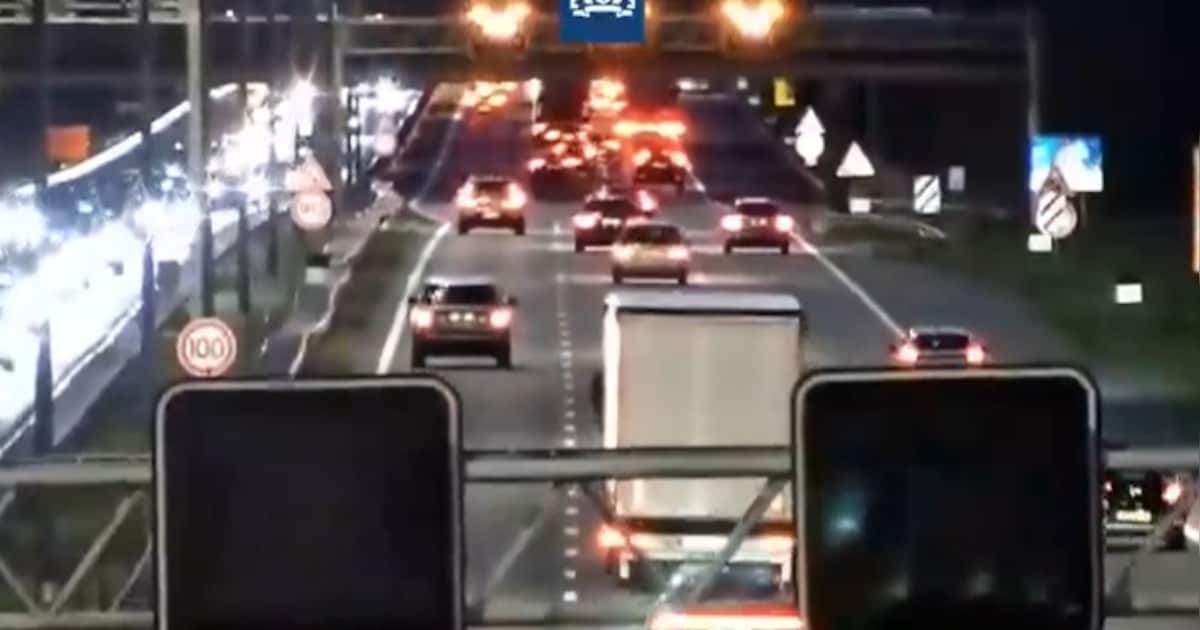 Meerdere voertuigen botsen op elkaar op A2 bij Leende, weg is weer vrij