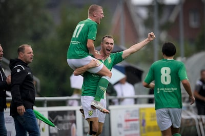 Wedstrijd na rode kaart gestaakt en spectaculaire comeback SC Emma: lees hier alles over het amateurvoetbal