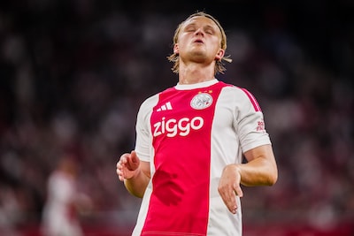Drama voor Kasper Dolberg: Ajax-spits dit seizoen niet meer in actie door gescheurde kruisband