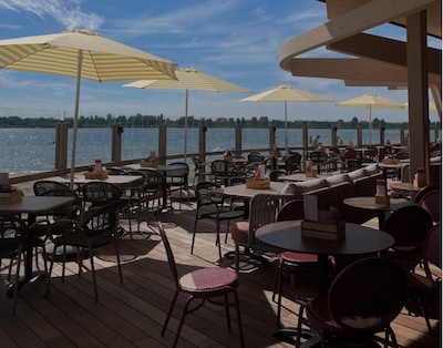 Voeten in het zand, sangria in je hand: Brisa aan de Haarrijnse Plas in Utrecht is nu open
