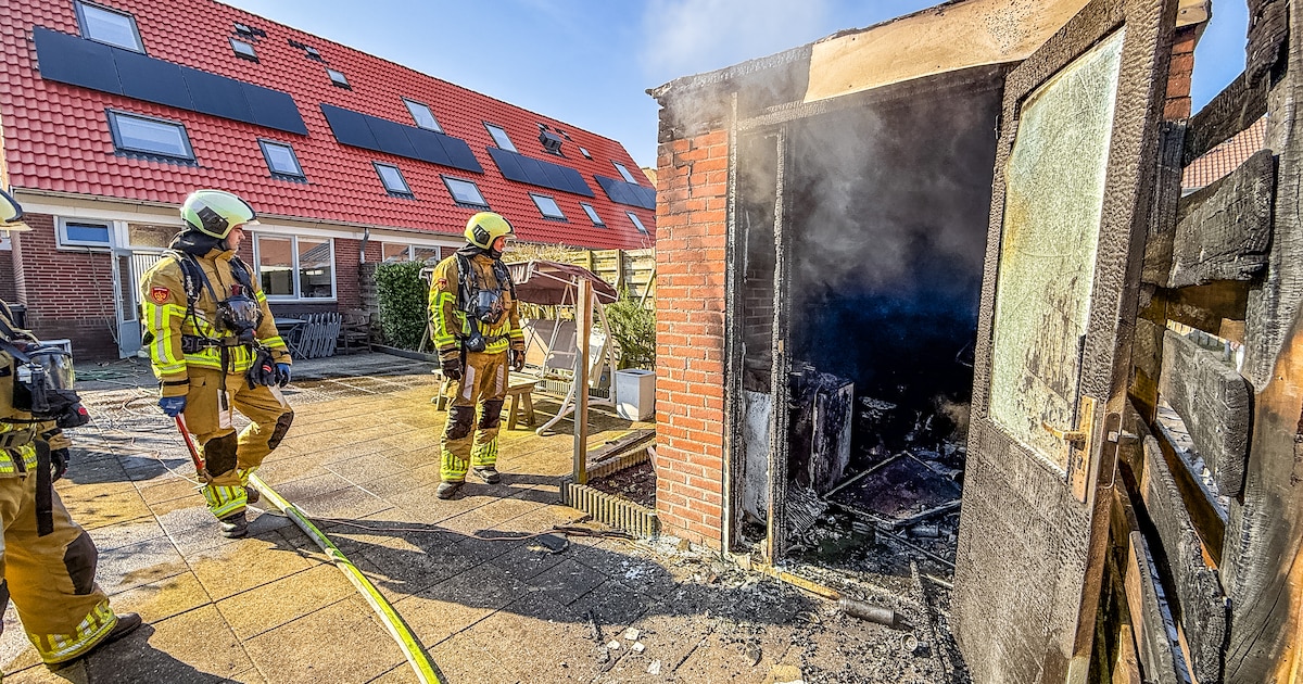 Schuur achter woning in IJsselstein verwoest door brand