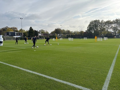 LIVE | Go Ahead Eagles traint in aanloop naar Aston Villa-thuis: ‘nieuw’ gezicht op het veld