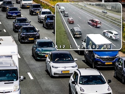 Enorme file na ongeluk op A12: drie uur vertraging, Rijkswaterstaat adviseert om reis uit te stellen