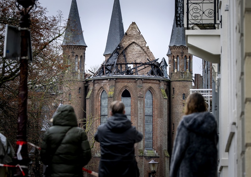 Schade aan de Vondelkerk na brand. 