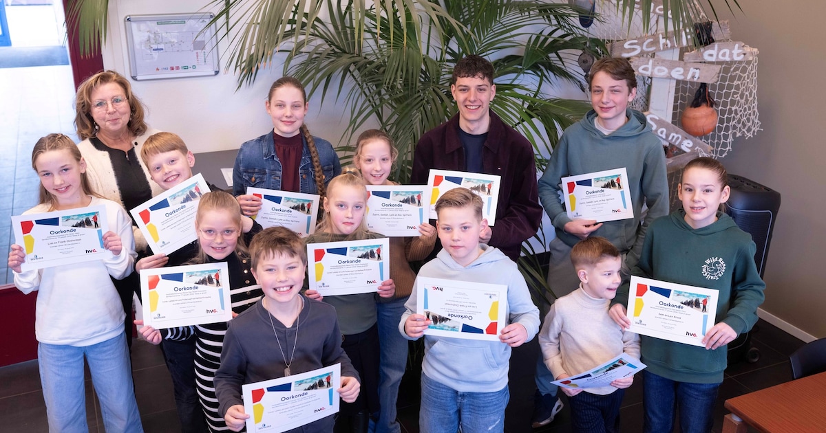 Meer dan drieduizend kerstbomen opgehaald door kinderen in Den Helder