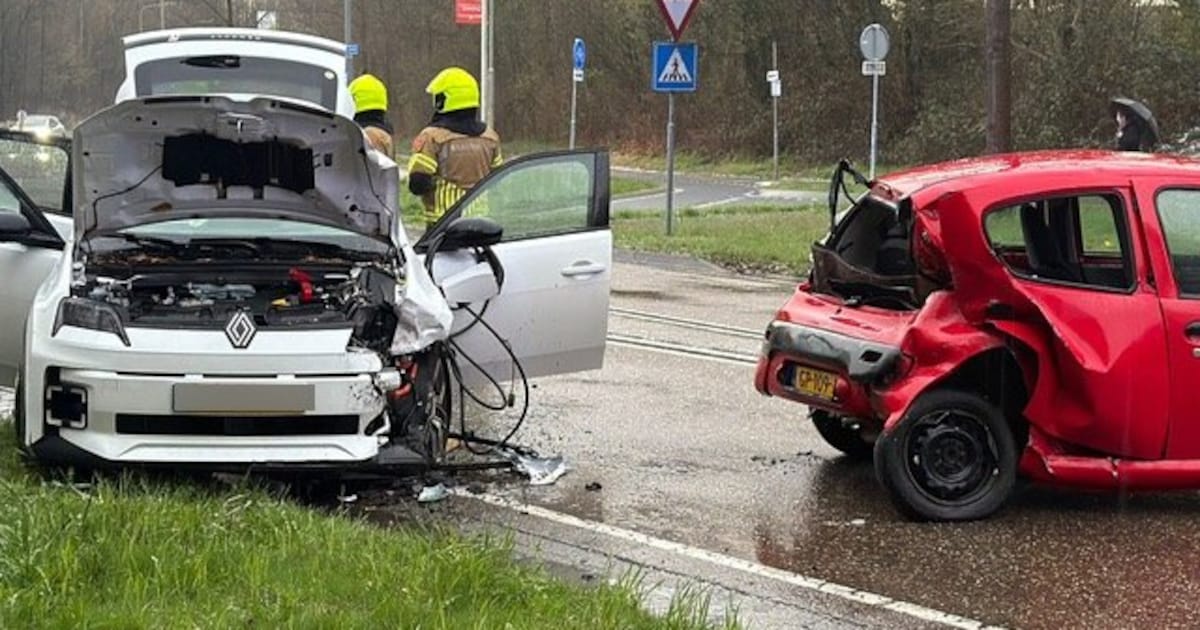 Veel schade en een gewonde bij ongeluk op Hofstraat in Landgraaf