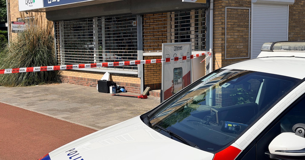 Verdachte aangehouden na inbraak bij telefoonwinkel in Heerhugowaard, tweede persoon nog voortvlucht